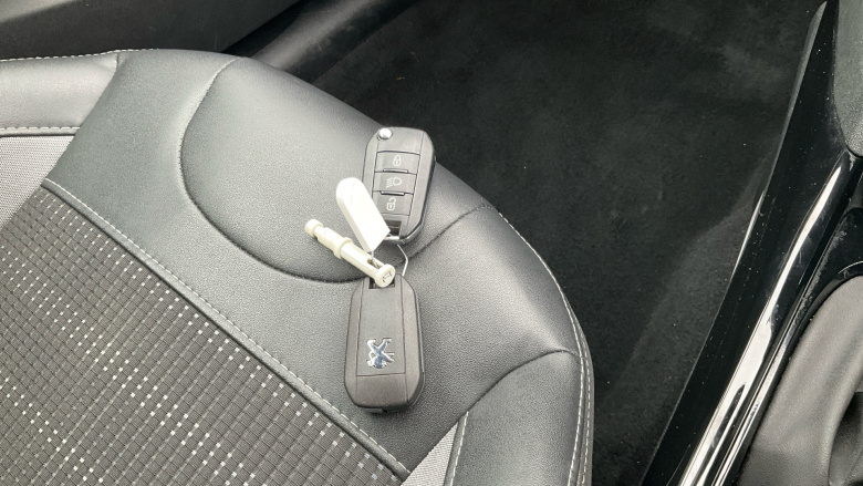 Peugeot 2008 1.2 PureTech 130 Allure 5dr Petrol Estate